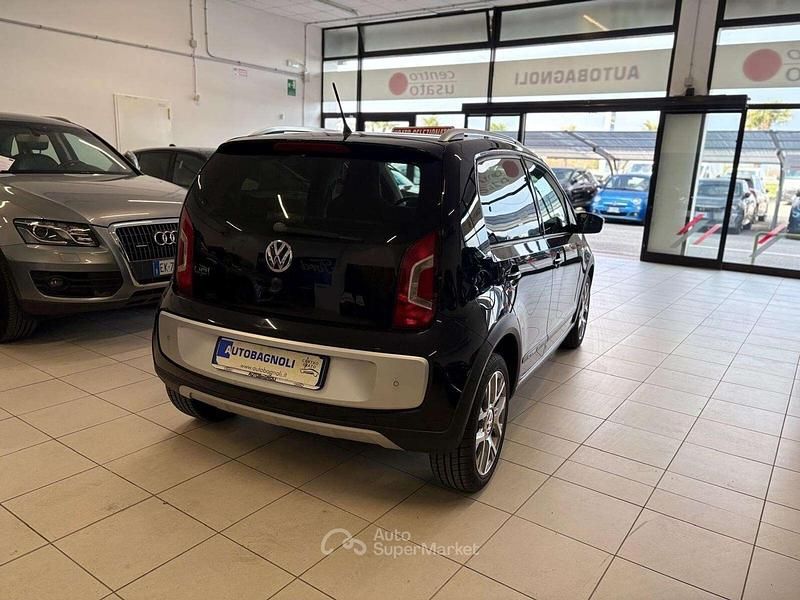 Usata VW cross up! 75 CV (55 kW) 2015 Nero Utilitaria