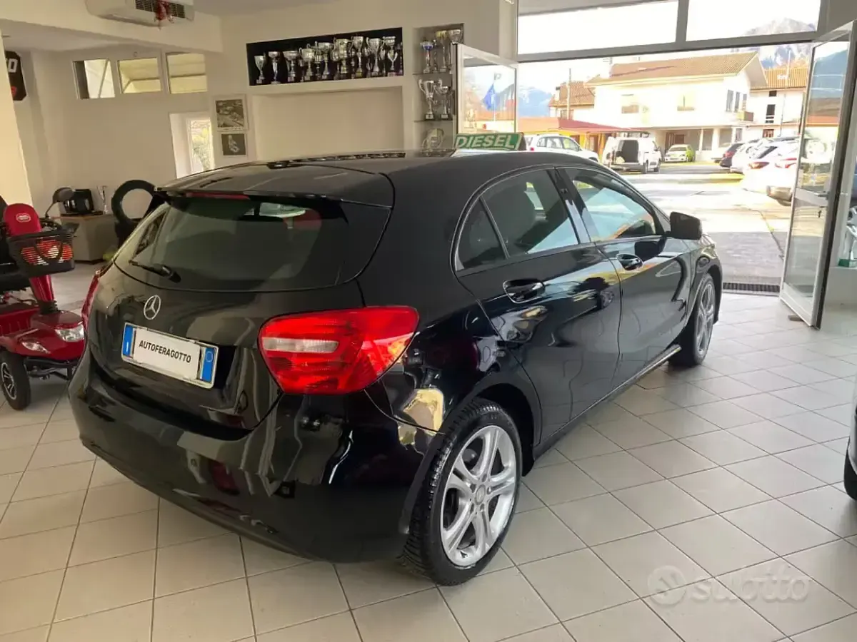 Usata Mercedes A180 Executive 109 CV (80 kW) 2013 Nero Utilitaria