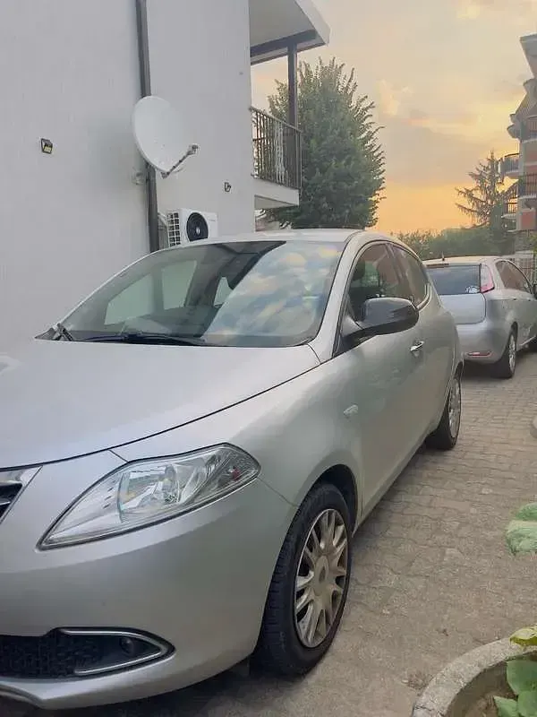 Usata Lancia Ypsilon 69 CV (50 kW) 2014 Utilitaria