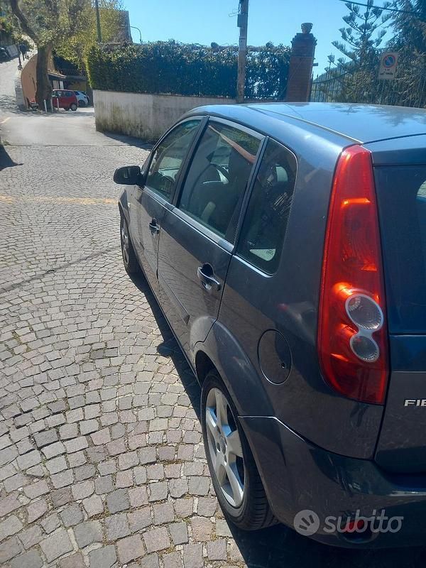 Usata Ford Fiesta 2008 Grigio Utilitaria