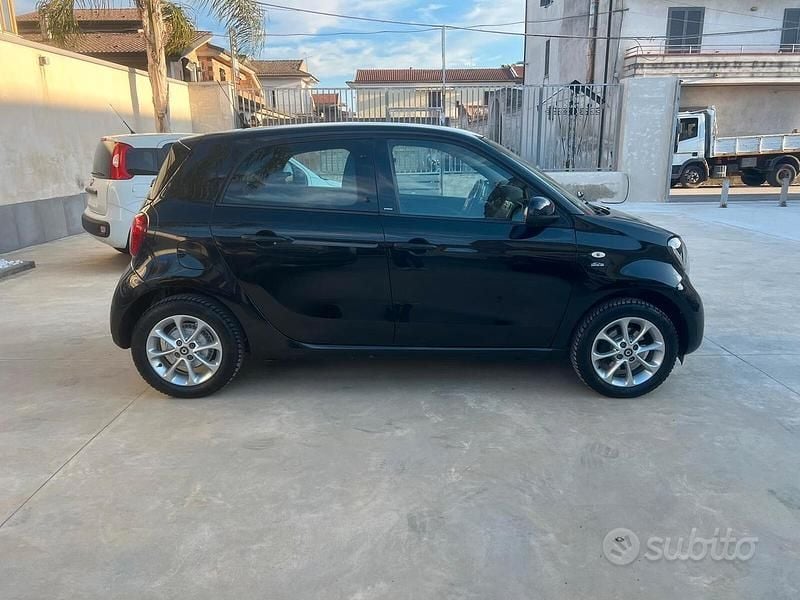 Usata Smart ForFour Passion 71 CV (52 kW) 2016 Nero Utilitaria