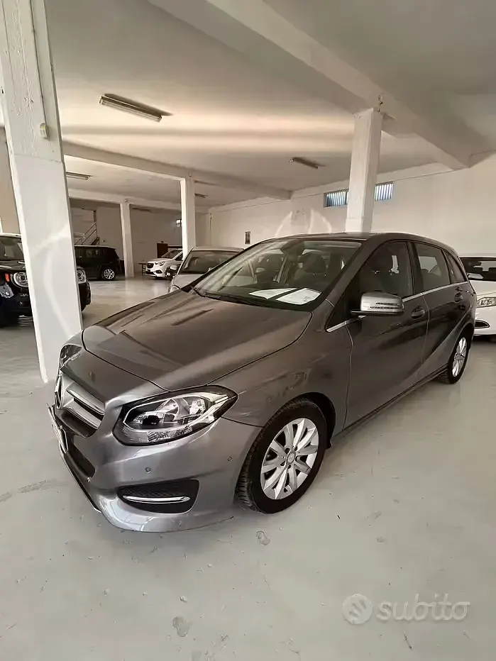 Usata Mercedes B180 Business 109 CV (80 kW) 2016 Grigio Utilitaria