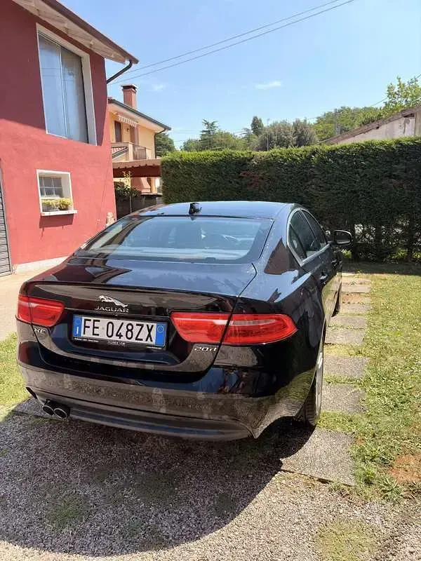 Usata Jaguar XE Portfolio 180 CV (132 kW) 2016 Nero Berlina