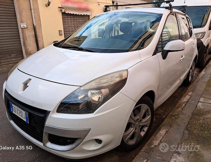 Bianco Usata 2010 Renault Scénic Monovolume | 2500 € (Cara) - Immagine 1/4