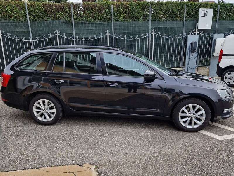 Usata Skoda Octavia Executive 116 CV (85 kW) 2019 Nero metallizzato Station wagon