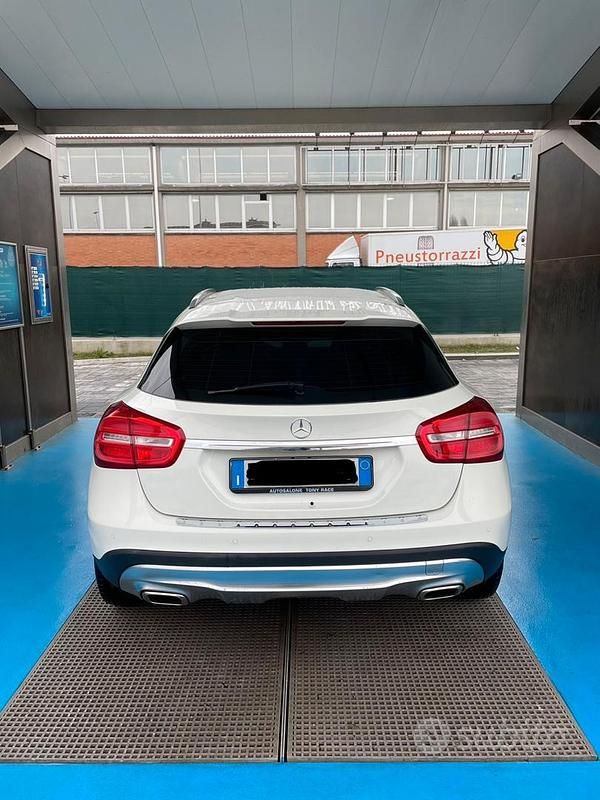 Usata Mercedes GLA180 Premium 109 CV (80 kW) 2015 Bianco SUV