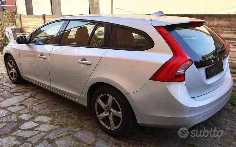 Usata Volvo V60 Business Edition 120 CV (88 kW) 2015 Grigio Station wagon