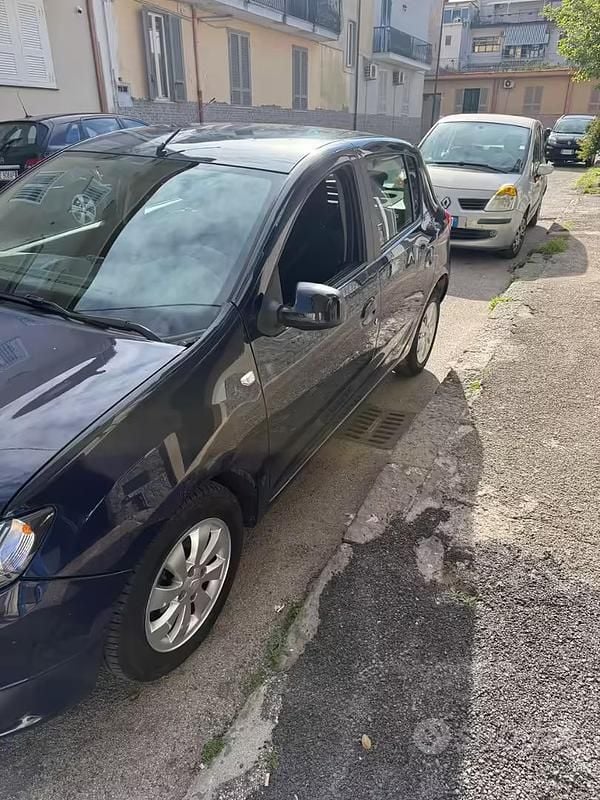 Usata Dacia Sandero 75 CV (55 kW) 2015 Blu Berlina