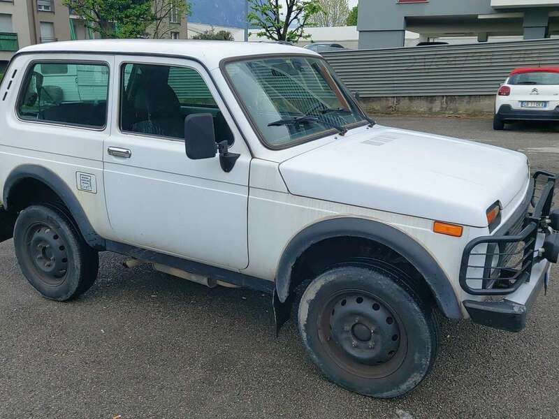 Bianco Usata 2010 Lada niva SUV | 10.500 € - Immagine 1/4