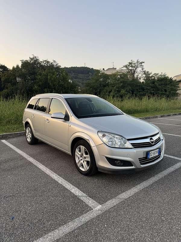 Usata Opel Astra Cosmo 110 CV (80 kW) 2010 Other Station wagon