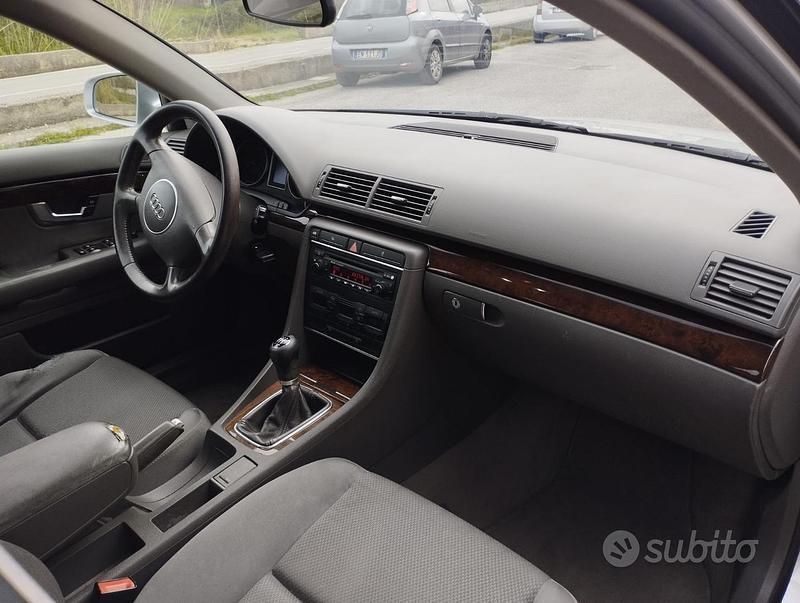 Usata Audi A4 130 CV (95 kW) 2003 Grigio Station wagon