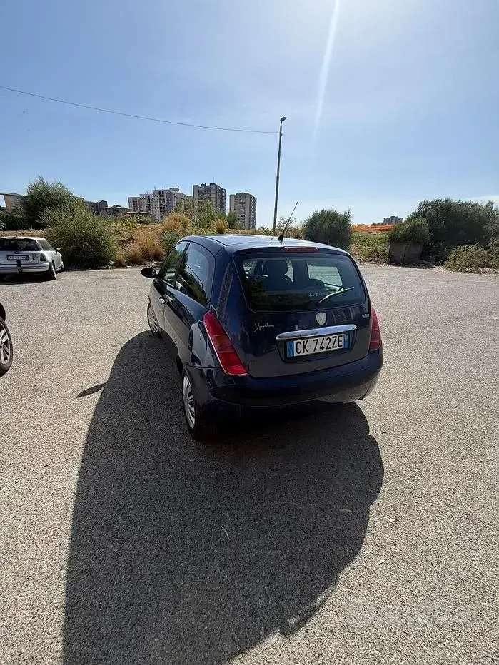 Usata Lancia Ypsilon 80 CV (58 kW) 2004 Bluazzurro Utilitaria