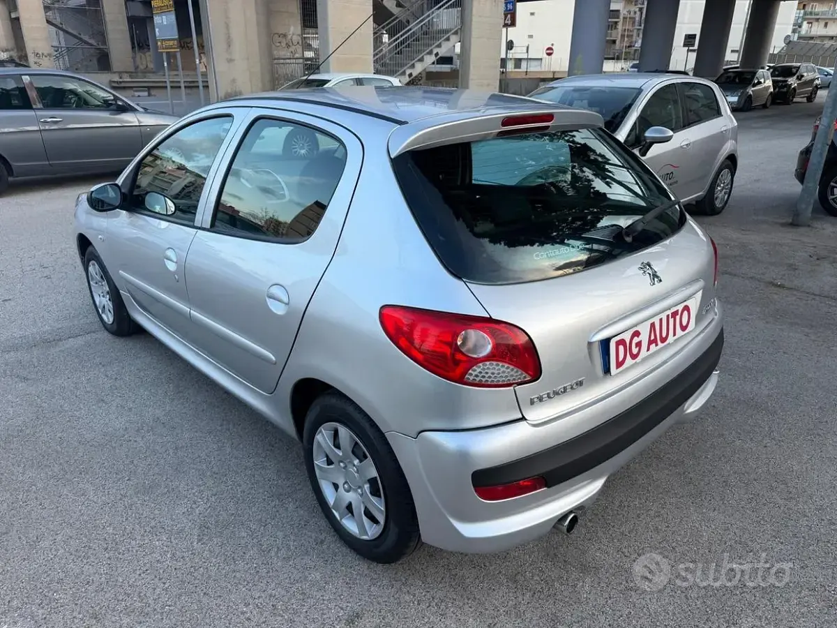 Usata Peugeot 206 60 CV (44 kW) 2011 Grigio Berlina