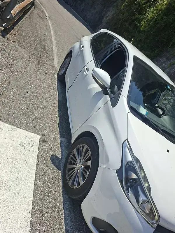Usata Peugeot 208 Active 82 CV (60 kW) 2016 Utilitaria