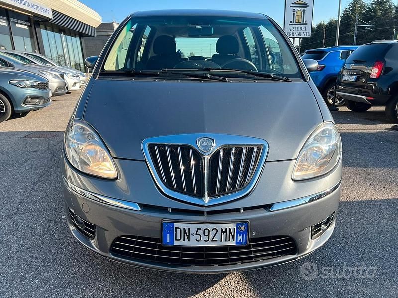 Usata Lancia Musa 95 CV (69 kW) 2008 Grigio Monovolume