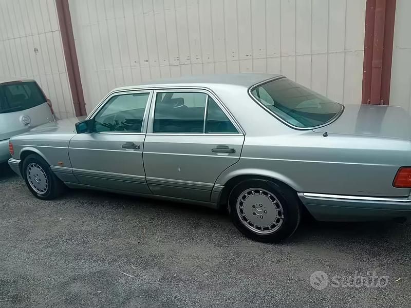 Usata Mercedes 300 SE 187 CV (137 kW) 1988 Grigio Berlina