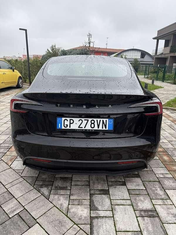 Usata 2023 Tesla Model 3 Standard Range Tre volumi | 35.000 € (Molto cara) - Immagine 1/4