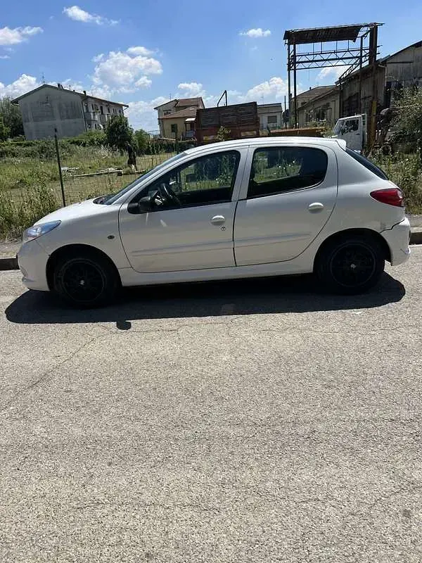 Usata Peugeot 206+ 68 CV (50 kW) 2009 Bianco Utilitaria