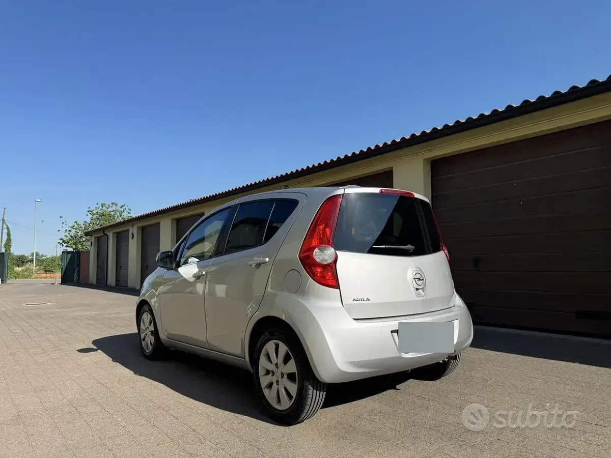 Usata Opel Agila 86 CV (63 kW) 2008 Grigio Utilitaria