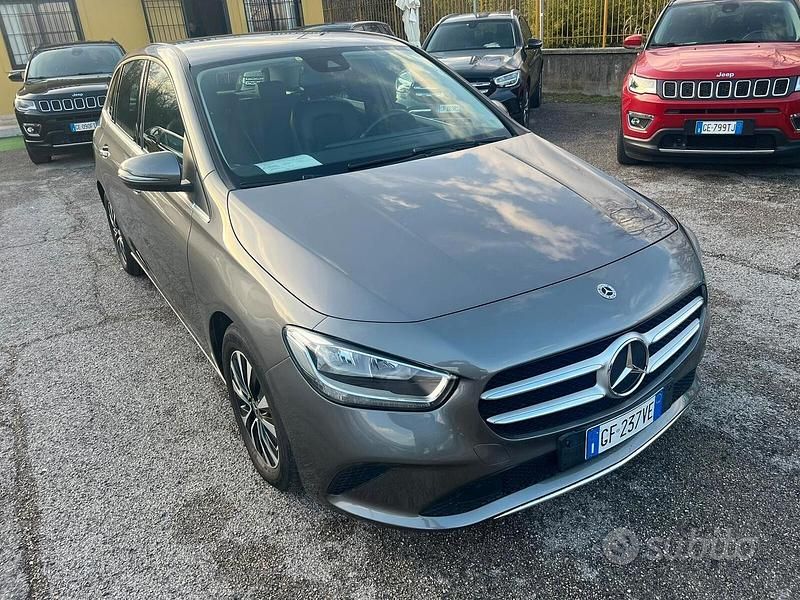 Usata Mercedes B180 115 CV (84 kW) 2021 Grigio Monovolume