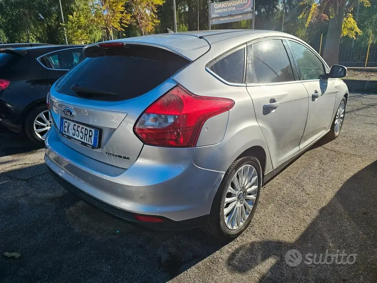 Usata Ford Focus Titanium 116 CV (85 kW) 2011 Grigio Berlina