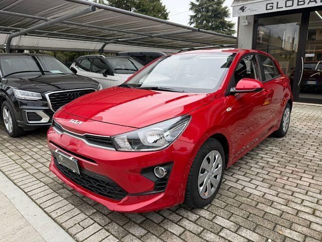 Usata Kia Rio Style 84 CV (61 kW) 2023 Grigio Berlina
