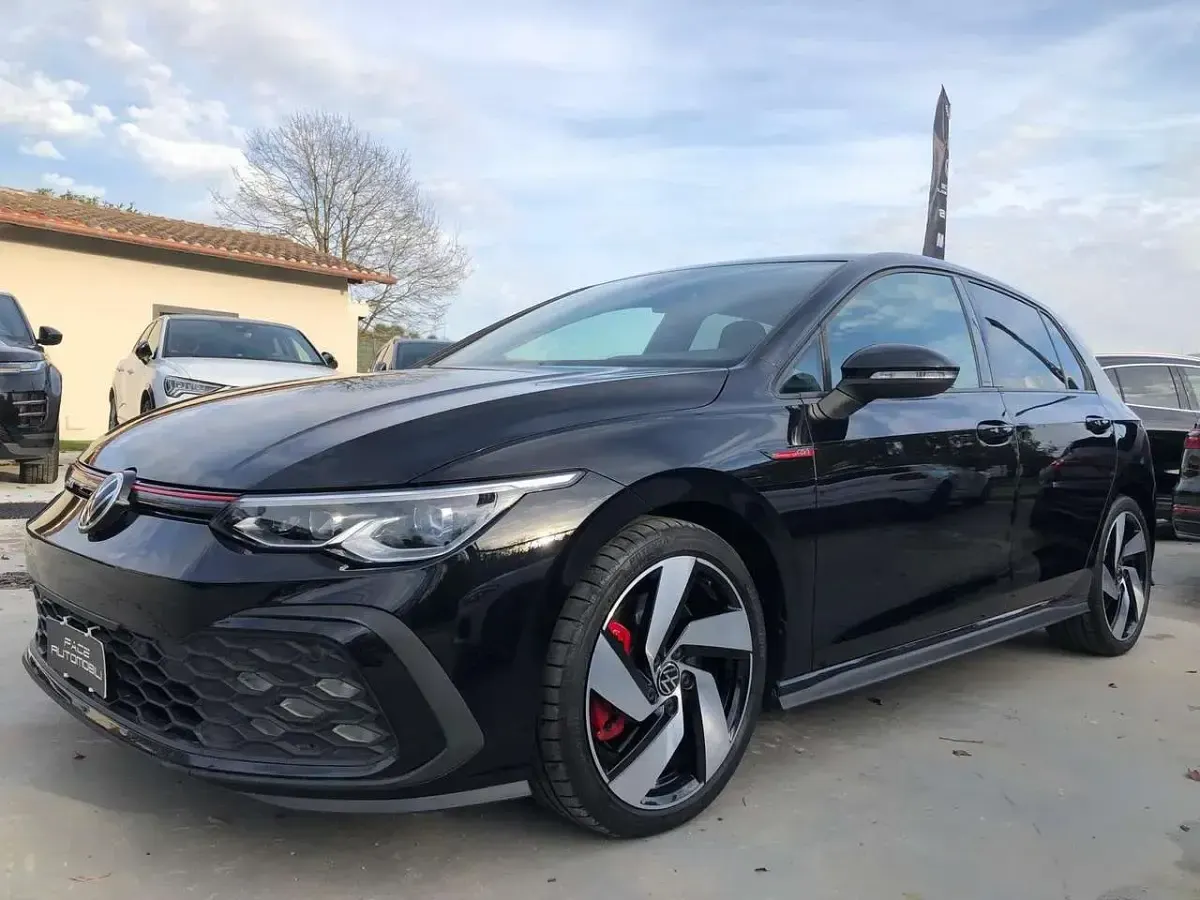 Usata VW Golf VIII GTI 245 CV (180 kW) 2024 Nero metallizzato Berlina