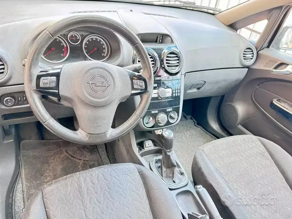 Usata Opel Corsa 85 CV (62 kW) 2013 Grigio Utilitaria