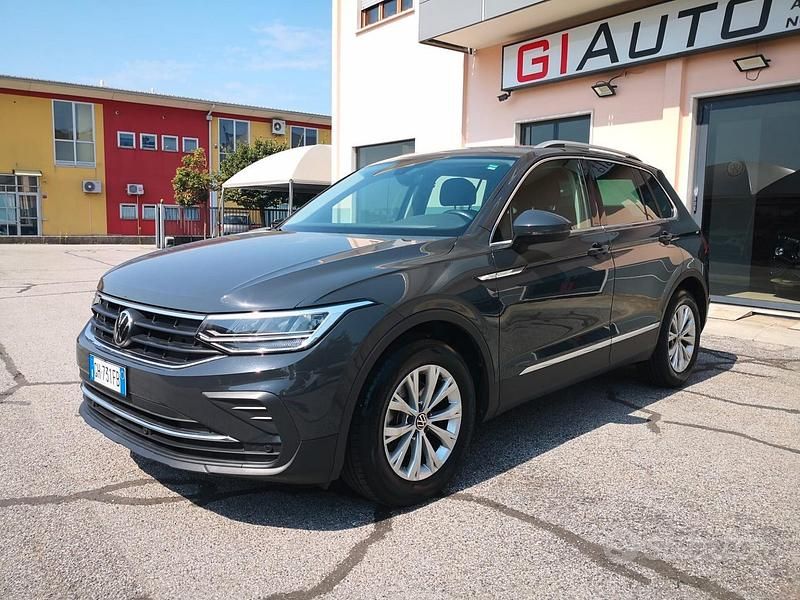 Grigio Usata 2021 VW Tiguan Life SUV | 25.000 € (Buon prezzo) - Immagine 1/4