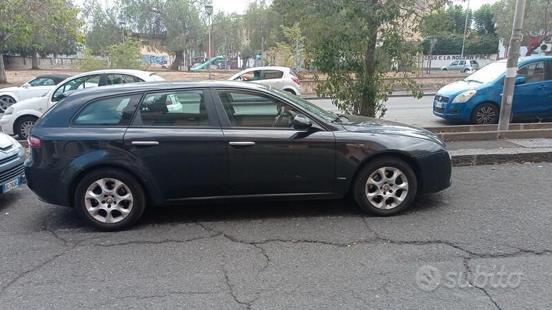 Usata 2007 Alfa Romeo 159 Station wagon | 1500 € (Ottimo prezzo) - Immagine 1/4