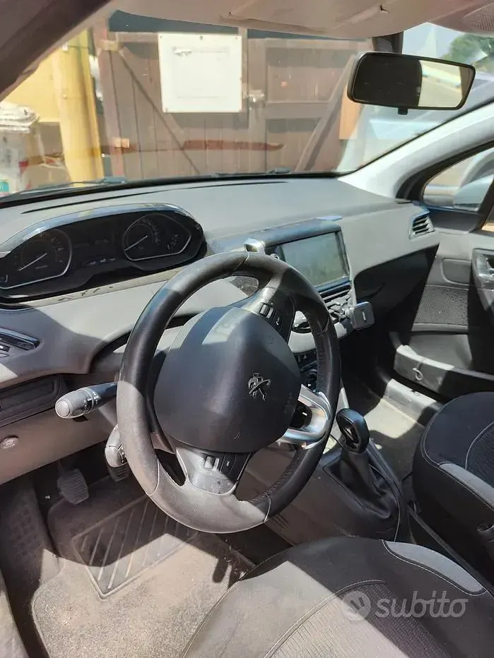 Usata Peugeot 208 2017 Grigio Utilitaria