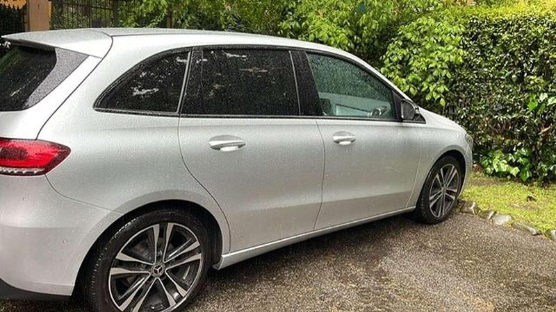 Usata Mercedes B180 116 CV (85 kW) 2019 Grigio Monovolume