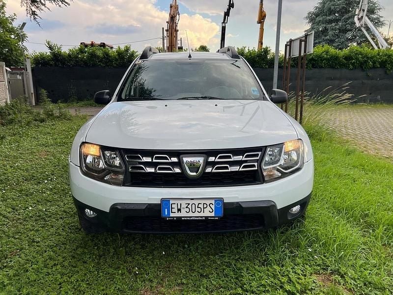 Bianco Usata 2014 Dacia Duster Lauréate SUV | 4400 € (Super prezzo) - Immagine 1/4