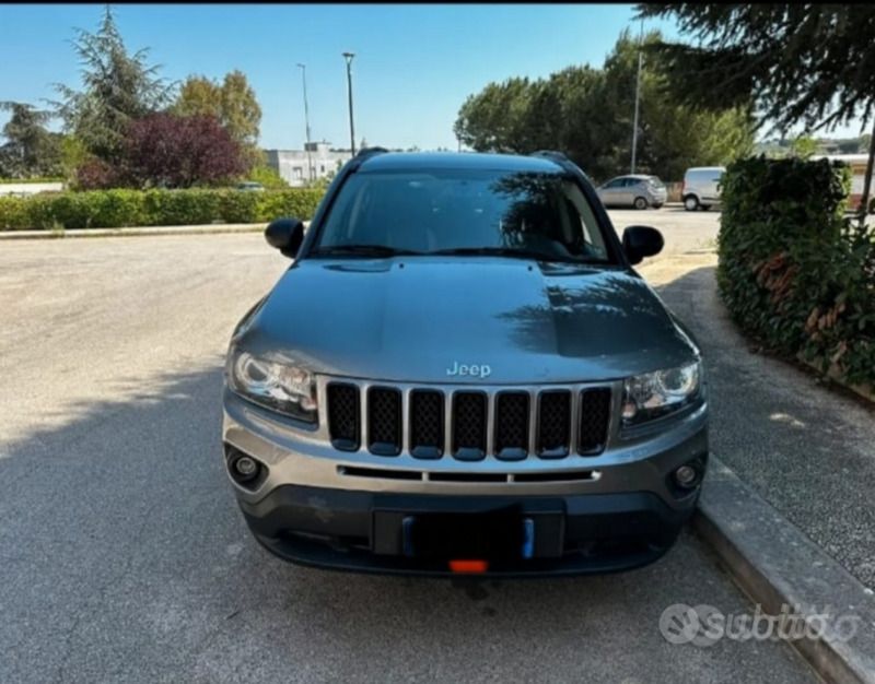 Grigio Usata 2014 Jeep Compass Limited SUV | 6100 € (Ottimo prezzo) - Immagine 1/4