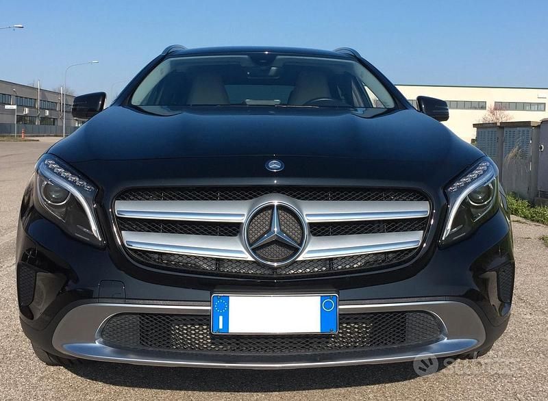 Usata Mercedes GLA180 109 CV (80 kW) 2016 Nero SUV