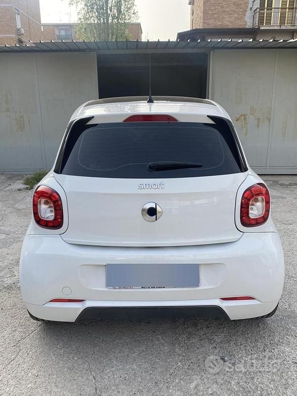 Begagnad Smart ForFour 2016 Vit Halvkombi