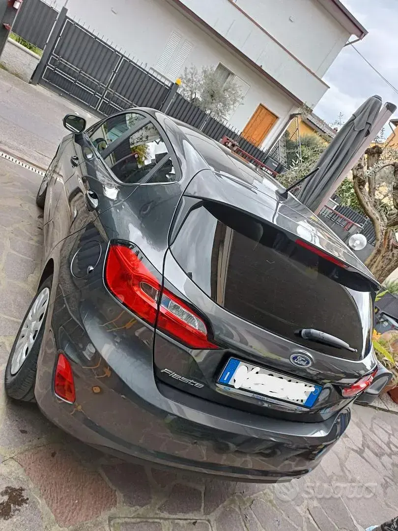 Occasion Ford Fiesta 70 ch (51 kW) 2023 Gris Citadine
