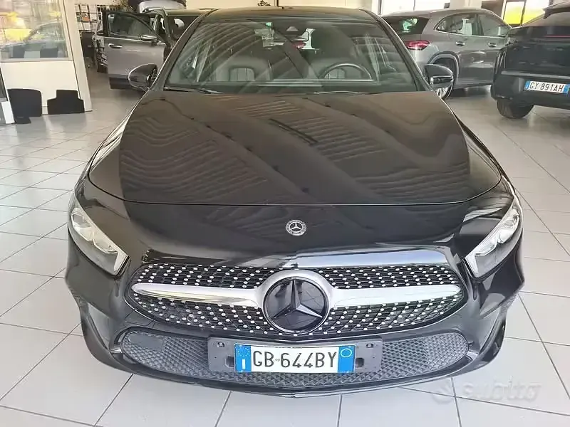 Usata Mercedes A180 116 CV (85 kW) 2020 Nero Berlina