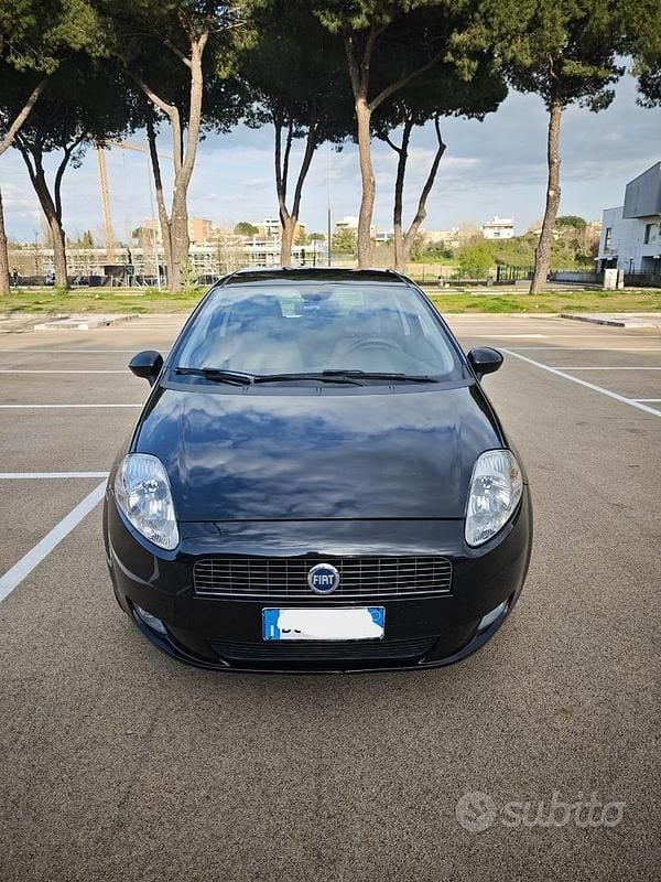 Usata Fiat Grande Punto Dynamic 95 CV (69 kW) 2005 Nero Utilitaria