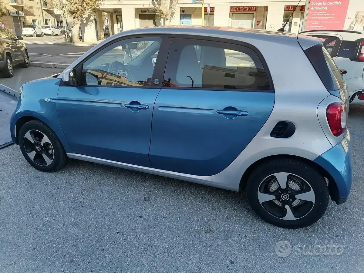 Usata Smart ForFour Electric Drive 41 kW (56 CV) 2020 Blu Berlina
