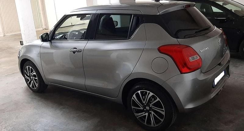 Usata Suzuki Swift 83 CV (61 kW) 2023 Argento Berlina