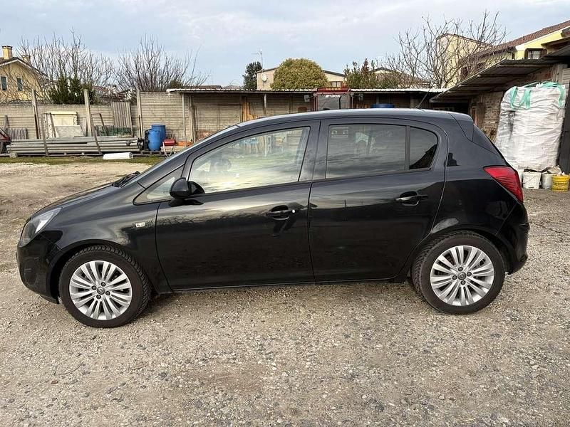 Usata Opel Corsa Edition 75 CV (55 kW) 2014 Utilitaria
