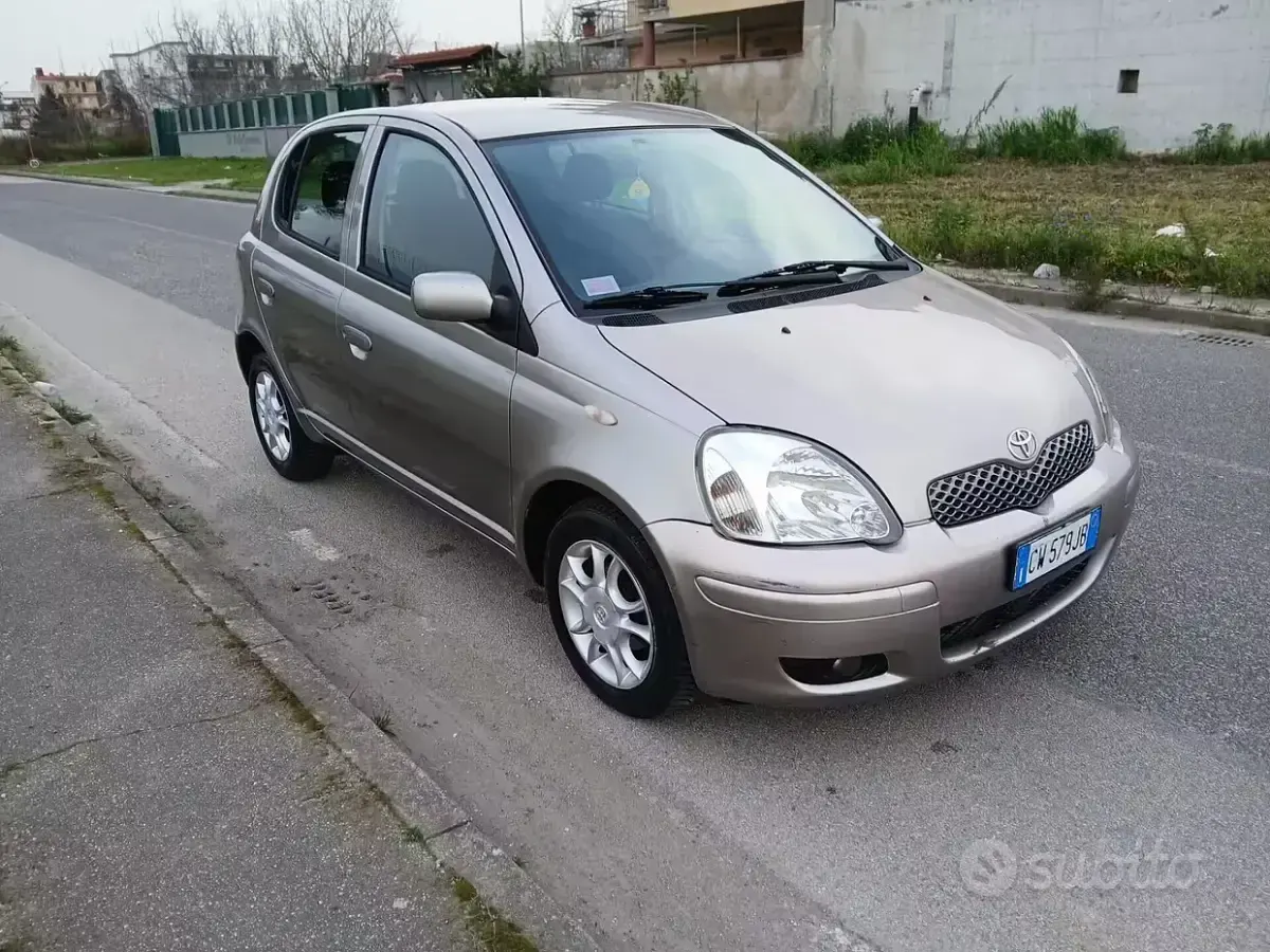 Usata Toyota Yaris 75 CV (55 kW) 2005 Nero Berlina