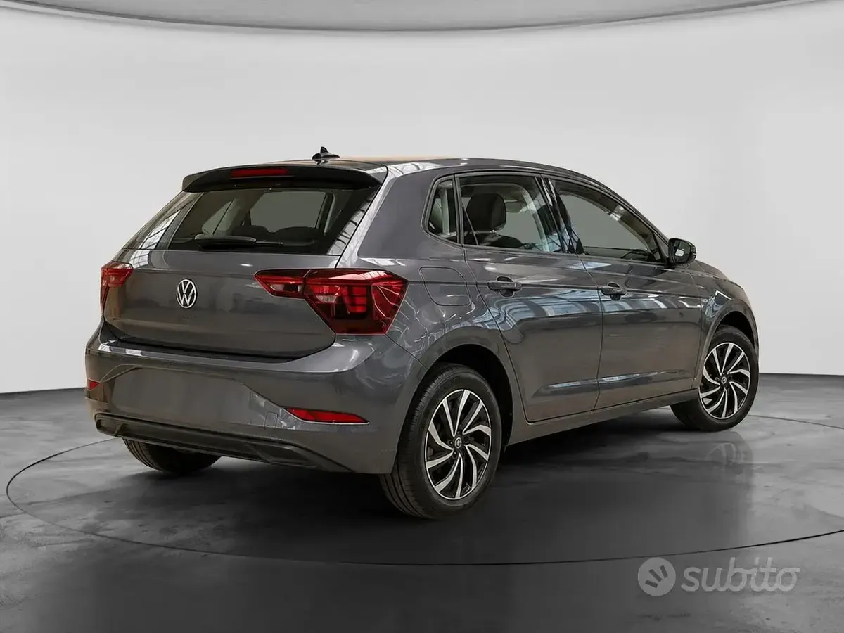 Usata VW Polo Life 95 CV (69 kW) 2023 Grigio Utilitaria