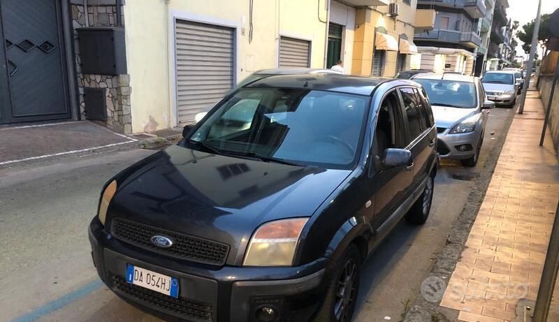 Usata 2006 Ford Fusion Due volumi | 1500 € (Buon prezzo) - Immagine 1/4