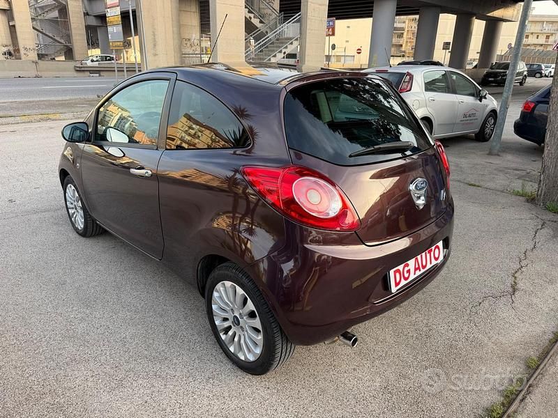 Usata Ford Ka Titanium 69 CV (50 kW) 2015 Rosso Berlina