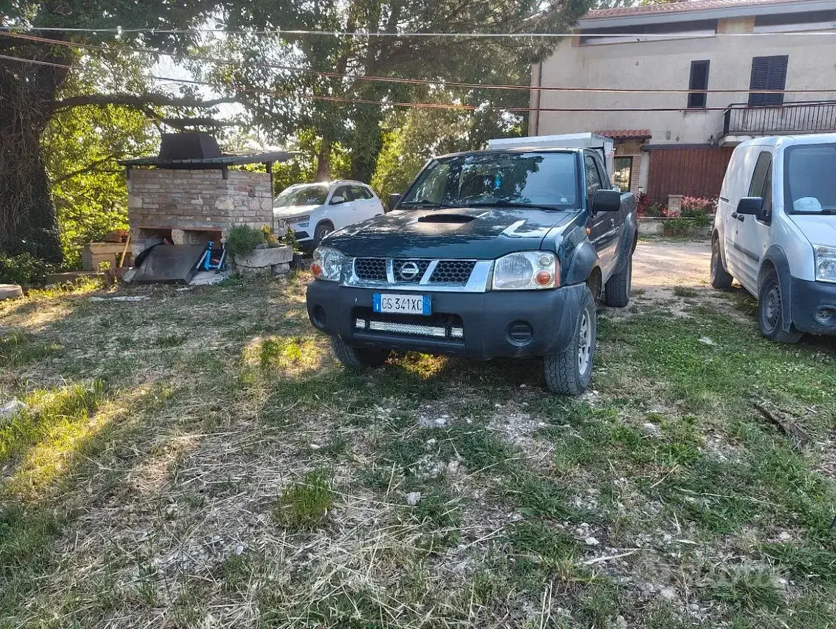 Usata Nissan Navara 174 CV (127 kW) 2005 Pick-up
