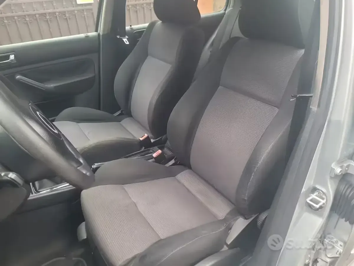 Usata VW Golf IV 101 CV (74 kW) 2002 Grigio Berlina