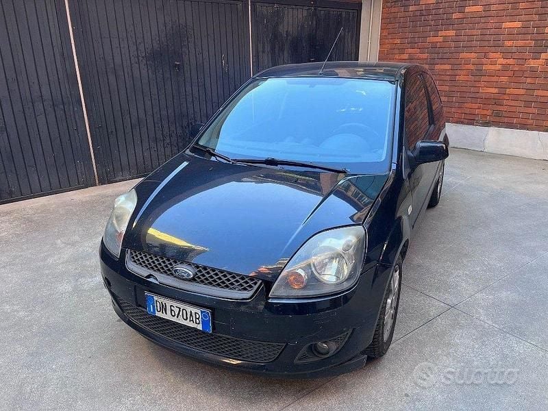 Usata Ford Fiesta 75 CV (55 kW) 2008 Nero metallizzato Utilitaria