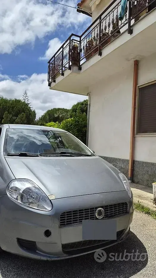 Usata Fiat Grande Punto 90 CV (66 kW) 2006 Grigio Utilitaria